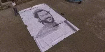 VIDEO | વાપીના યુવા કલાકારની કમાલ, ધોની માટે દમણમાં બનાવ્યું ‘મહાકાય’ સ્કેચ, જોતા જ રહી જશો! | Vapi …