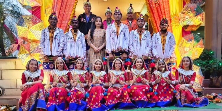 દિલ્હી ખાતે ગુજરાત ભવનમાં ગુજરાત સ્થાપના દિન નિમિત્તે મૂળ ત્રાપજના કીર્તિદેવસિંહ ગોહિલના સંસ્કાર ગ્ર…