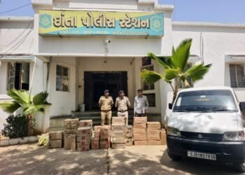 દાંતા વિસ્તાર માંથી વિદેશી દારૂ ભરેલી ઇકો કાર ઝડપી પાડતી… દાંતા પોલીસ