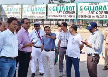 પશ્ચિમ રેલવેના ભાવનગર મંડળના મંડળ રેલ પ્રબંધક શ્રી દિનેશ વર્માએ ગાંધીગ્રામ–ભાવનગર સેક્શનનું વિન્ડો ટ…