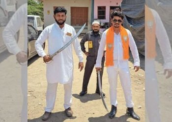 ‘ગામનું પાણી બંધ થશે..’, ભરૂચના જંબુસરમાં ભાજપના ઉમેદવારે હારતાં જ તલવાર સાથે ધમકાવ્યાં | Post Poll …