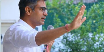 VIDEO: AAPના બળવાખોર સાંસદ સંદીપ પાઠક ધરપકડથી બચવા પાછલા બારણેથી રવાના! | Punjab Police FIR Against …
