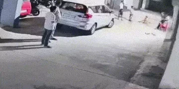 VIDEO | નવી કારનું મુહૂર્ત કાળ બન્યું: સાણંદના મોરૈયામાં કાર ચાલકે મહિલાને કચડી, સારવાર દરમિયાન મોત …