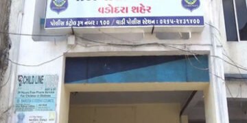 નાઇટ શોમાં ફેમિલી સાથે મુવી જોવા ગયેલી કિશોરીની છેડતી | Vadodara : teenage girl who went to watch mo…