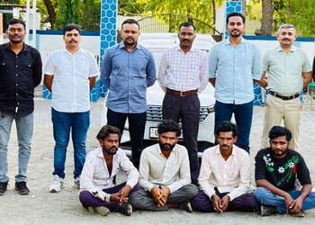 રાજુલામાં લોહીયાળ ખેલ: પુત્રને બચાવવા આવેલી માતા પર કાર ચડાવી હત્યા, મહિલા સહિત 7 ઝડપાયા | Rajula Ki…