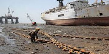 અલંગમાં એપ્રિલ-2026માં 14 શિપ આખરી સફરે આવ્યા | 14 ships arrived in Alang on their last voyage in Ap…