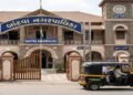 જોખમી ખાડા માટે પાલિકાને દોષી ગણી બાંટવાના નગરપતિ પર હુમલો | Attack on the mayor of Bantwal blaming …
