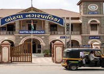 જોખમી ખાડા માટે પાલિકાને દોષી ગણી બાંટવાના નગરપતિ પર હુમલો | Attack on the mayor of Bantwal blaming …