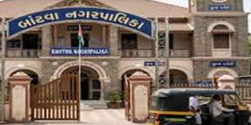 જોખમી ખાડા માટે પાલિકાને દોષી ગણી બાંટવાના નગરપતિ પર હુમલો | Attack on the mayor of Bantwal blaming …