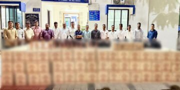 જામનગર: દરેડ GIDC પ્રાઇવેટ ઝોનમાંથી ₹57 લાખનો દારૂ ઝડપાયો, પાસાના આરોપીએ જેલમાંથી બહાર આવી ફરી નેટવર…