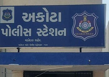 દારુ અને હુક્કાની મહેફિલ પર પોલીસનો દરોડો | Police raid on alcohol and hookah party