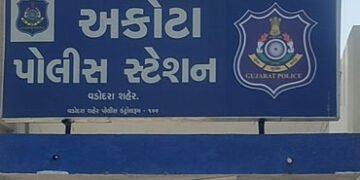 દારુ અને હુક્કાની મહેફિલ પર પોલીસનો દરોડો | Police raid on alcohol and hookah party