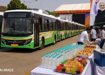 વડોદરામાં PM મોદીના કાર્યક્રમ માટે 300 સિટી બસ ફાળવાઈ, ગરમીના કારણે ઠંડા પીણા-નાસ્તાની વ્યવસ્થા | PM…