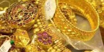 અમદાવાદમાં રિક્ષા ચાલકે મુસાફર મહિલાની નજર ચૂકવી 20 લાખના દાગીના ભરેલું પર્સ ઉઠાવ્યું, બાદમાં ઝડપાયો…