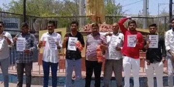 જામનગર: NEET પેપર લિક મુદ્દે ‘ઝાલમુરી’ વહેંચી અનોખો વિરોધ, AAPની વિદ્યાર્થી પાંખે આપી આંદોલનની ચીમકી…