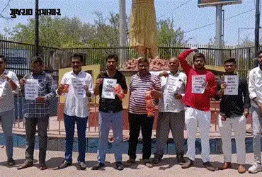 જામનગર: NEET પેપર લિક મુદ્દે ‘ઝાલમુરી’ વહેંચી અનોખો વિરોધ, AAPની વિદ્યાર્થી પાંખે આપી આંદોલનની ચીમકી…