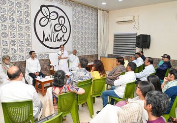 મમતાની પાર્ટી પડી ભાંગશે? કલ્યાણ બેનરજીને ચીફ વ્હિપ બનાવતા TMCના અનેક સાંસદ નારાજ | TMC Crisis Femal…