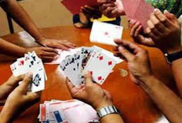 ખેડૂતવાસમાં ચાલતા જુગારધામ પર પોલીસ ત્રાટકી, 5 શખ્સ ઝબ્બે | Police raid gambling den in Khedutvas 5 …