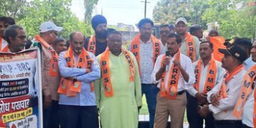રેલવેમાં ૩૦ હજાર પદ સરેન્ડરના વિરોધમાં ધરણા | Protest against surrender of 30 thousand posts in Rail…