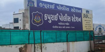ઘરે એકલી પરિણીતાની કૌટુંબિક જેઠે છેડતી કરી | Married woman alone at home molested by family member