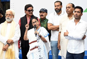 બંગાળમાં TMC માં ભડકો: મમતાના દેખાવોમાંથી 44 MLA ‘ગુમ’, કાઉન્સિલરોના સામૂહિક રાજીનામા | Rebellion in…