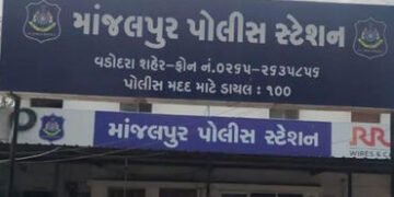 વડોદરામાં મંદિરે દર્શન કરવા ઊભેલી મહિલાના ગળામાંથી સોનાની ચેન તૂટી | Gold chain snatching from woman…