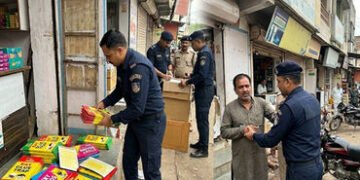 ગોધરામાં ઉંદર પકડવાની પ્રતિબંધિત ‘ગ્લુ ટ્રેપ’ વેચતા 3 વેપારીઓ ઝડપાયા, SOGના દરોડા | godhra sog polic…