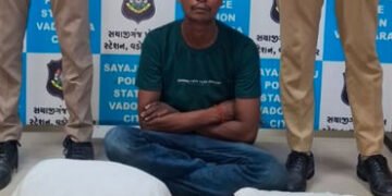 વડોદરામાં 15 દિવસમાં 15 કિલો ગાંજો મળ્યો,બસ ડેપો પર થી 4 કિલો ગાંજા સાથે ઝારખંડનો પેડલર પકડાયો | 15 …
