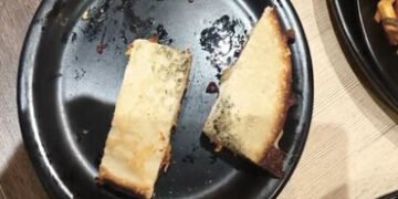 પિઝામાં ફૂગ નીકળતા મહિલાઓનો હોબાળો | Women’s uproar over mold growing on pizza