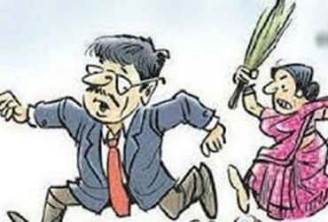 જામનગરમાં પતિ ઉપર ક્રિકેટના બેટથી પત્નીનો હુમલો | Wife attacks husband with cricket bat in Jamnagar