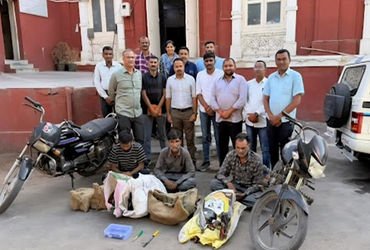 જામજોધપૂરના શેઠવડાળા વિસ્તારમાં થયેલી બે ચોરીનો ભેદ ઉકેલાયો : રૂ.2.55 લાખના મુદ્દામાલ સાથે 3 આરોપી ઝ…
