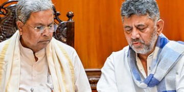 કર્ણાટકમાં મોટો રાજકીય ઉલટફેર? CMને હાઈકમાન્ડનું તેડું આવતા અટકળો તેજ, શિવકુમારના સમર્થકો ઉત્સાહમાં …