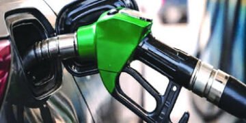ધૂમાડે બળતા પેટ્રોલ-ડીઝલના ભાવ : રૂ.100ને પાર | Petrol diesel prices skyrocket: Crossing Rs 100