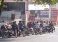 ગુજરાતમાં ઈંધણના વેચાણમાં 80 ટકાનો ઉછાળો! સરકારનો દાવો- અછત નથી, પેનિક બાઈંગના કારણે અફરાતફરી | guja…