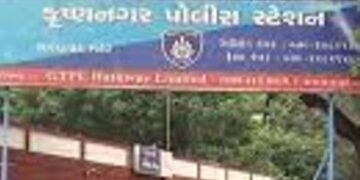 અમદાવાદ: કૃષ્ણનગરમાં પ્રેમલગ્ન કરી પરત ફરેલી દીકરી અને જમાઈ પર પરિવારનો હુમલો, પોલીસ સ્ટેશનમાં મચાવ્…