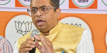 …તો TMC પાર્ટી અંધકારમાં ધકેલાઈ જશે? દિગ્ગજ નેતાએ કહ્યું – 50 MLA અને 20 MP પક્ષપલટાની તૈયારીમાં |…