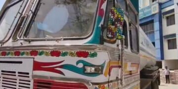 વડોદરામાં SMCનો દરોડોઃ કન્ટેનરના ચોરખાનામાંથી રાજસ્થાનથી લવાયેલો 64 લાખનો દારૃ પકડાયો | SMC seized c…