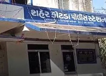 મેમ્કો પાસે ૧૪ વાહનોમાં તોડફોડ કરીને આતંક મચાવતા લોકોમાં ભય | Ekkewe atake mwen mesen aramas pwe rep…