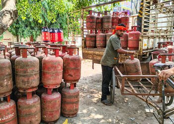‘એક ઘર, એક કનેક્શન…’ 1 જૂનથી LPG અંગે બદલાશે નિયમ, આવી ભૂલ ભારે પડી જશે! | LPG Cylinder Rules 2026…