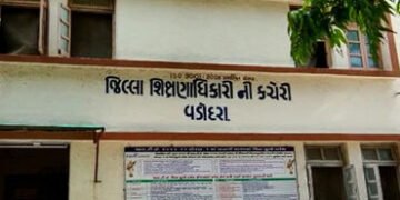 વડોદરામાં આંગણવાડીના બાળકોના એડમિશન અટકતા વાલીઓ દ્વારા હોબાળો | Parents protest against suspension o…