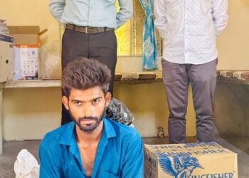 પીયાગો કંપનીની લોડીંગ છકડામાં ભંગારની આડમાં દારૂની હેરાફેરી કરતા ઈસમને ઝડપી પાડતી અંબાજી, બનાસકાંઠા …