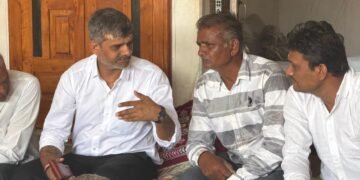 સિહોરના પીપળીયા ગામે ખેડૂત પર થયેલા હુમલાની ઘટનાને લઈને પીડિતને હૂંફ આપવા પહોંચ્યો પાટીદાર સેવા સંઘ