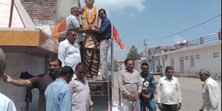 ધારી શહેરમાં શંખનાદ – મહાપુરુષો ના સ્ટેચ્યુ ના હારતોરા કરાયા