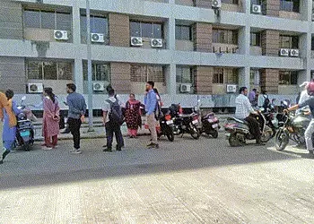 કર્મયોગી ભવનને બોમ્બથી ઉડાવી દેવાની ધમકી મળતા ભારે અફરાતફરી | Huge commotion after receiving bomb th…