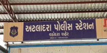 અટલાદરાના એક પોલીસ જવાનની ભૂમિકા શંકાના દાયરામાં | The role of a policeman from Atladara is under su…