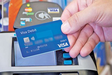 ડેબિટ કાર્ડસ વ્યવહારમાં 40 ટકાથી વધુ ઘટાડો | Debit card transactions down more than 40 percent