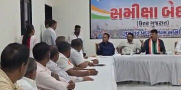 મહેસાણામાં કોંગ્રેસની સમીક્ષા બેઠકમાં IB અધિકારીઓ ઘૂસી જતાં ભારે હોબાળો, કોંગ્રેસનો ટોણો-‘પોલીસ કેસર…
