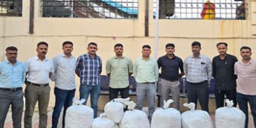 પુરી-ગાંધીધામ એકસપ્રેસના કોચમાંથી બિનવારસી હાલતમાં રૂા.56.95 લાખનો ગાંજો મળ્યો | Marijuana worth 56 …