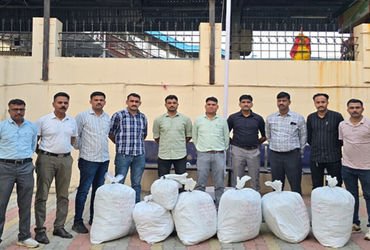 પુરી-ગાંધીધામ એકસપ્રેસના કોચમાંથી બિનવારસી હાલતમાં રૂા.56.95 લાખનો ગાંજો મળ્યો | Marijuana worth 56 …