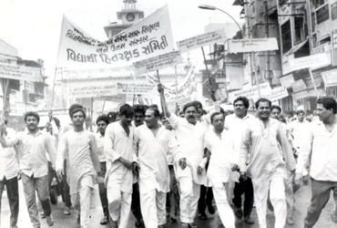 શિવભક્ત યોગેશ પટેલની યાદગાર ચળવળો… 30 વર્ષ પહેલાં 60 લાખ ફી પાછી અપાવી, હુલ્લડિયા ગરબા શરૃ કર્યા |…